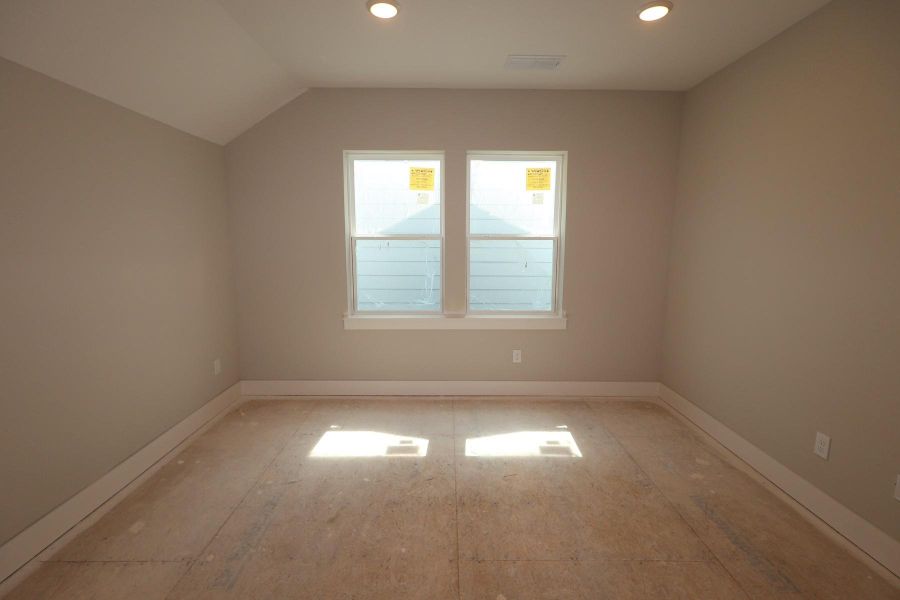 Spacious, unfurnished interior of a new home in Retreat at Oak Park, Houston (Image 5).