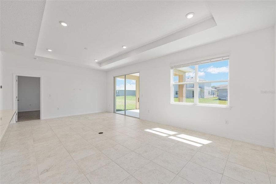 Spacious, unfurnished interior of a new home in Calesa Township, Ocala (Image 17).