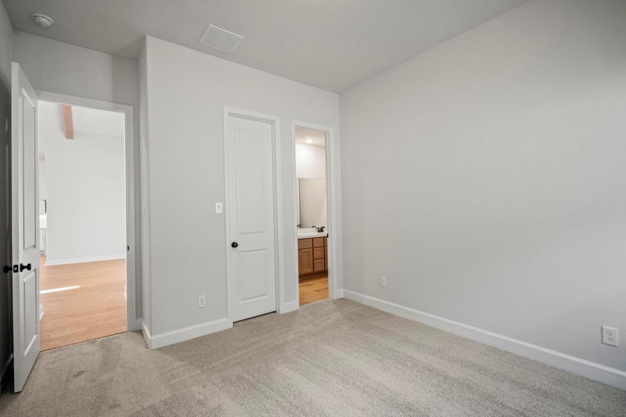 Spacious, unfurnished interior of a new home in Jordan Ranch 70' Lots, Fulshear (Image 36).