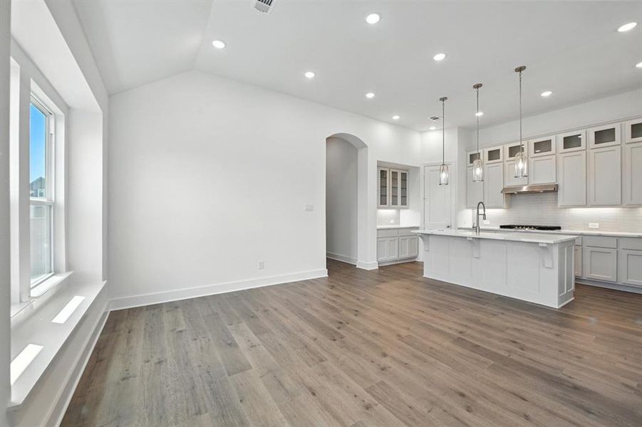 Spacious, unfurnished interior of a new home in Treeline, Justin (Image 26).