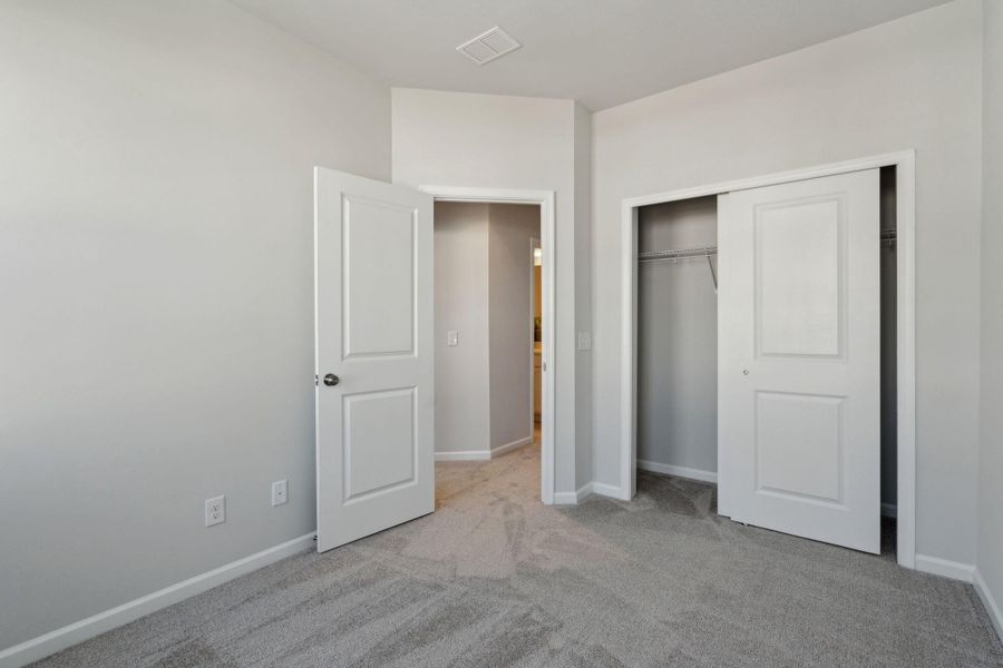 Spacious, unfurnished interior of a new home in , Summerville (Image 26).