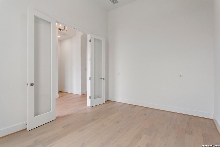 Spacious, unfurnished interior of a new home in Briggs Ranch, San Antonio (Image 14).