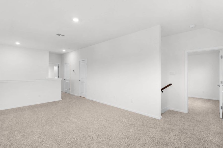 Spacious, unfurnished interior of a new home in Highland Village, Georgetown (Image 46).