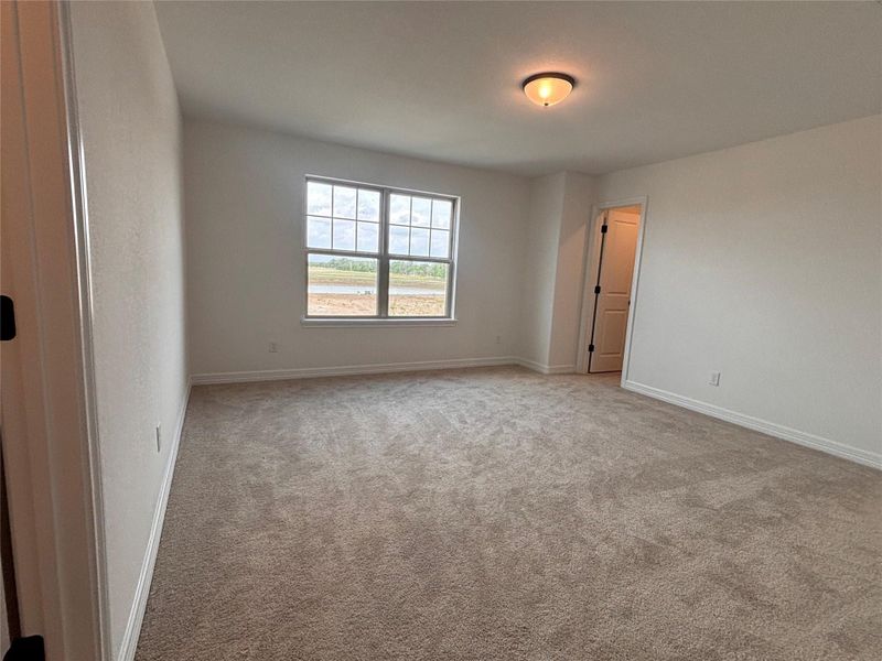 Spacious, unfurnished interior of a new home in Ashland, Angleton (Image 8).