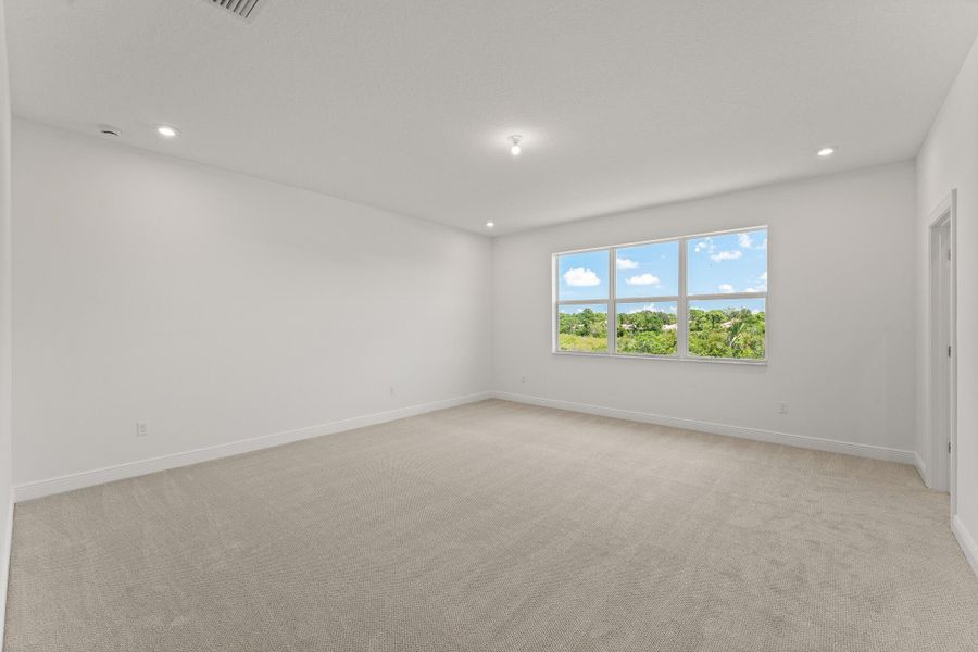 Spacious, unfurnished interior of a new home in Avila, Jensen Beach (Image 13).