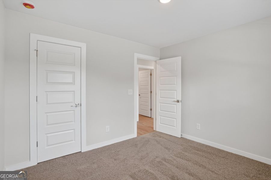 Spacious, unfurnished interior of a new home in The Fairways at Mirror Lake, Villa Rica (Image 30).