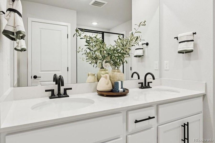 Close-up of interior finishes inside a home in Coyote Creek, Fort Lupton (Image 19). Close-up of interior finishes inside a home in Coyote Creek, Fort Lupton (Image 19).