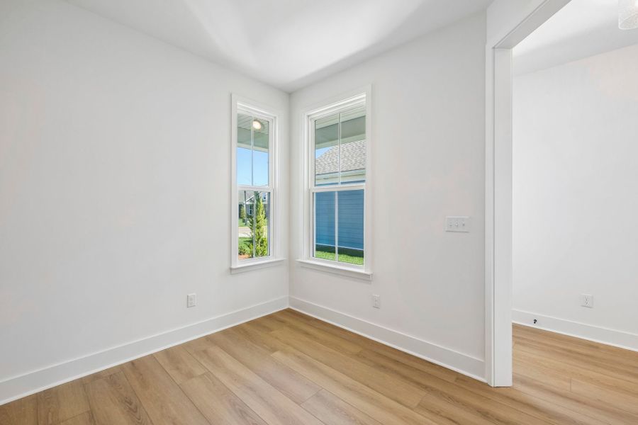 Spacious, unfurnished interior of a new home in Del Webb Barton Village, Lebanon (Image 35).