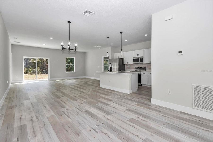 Spacious, unfurnished interior of a new home in , Ocala (Image 21).