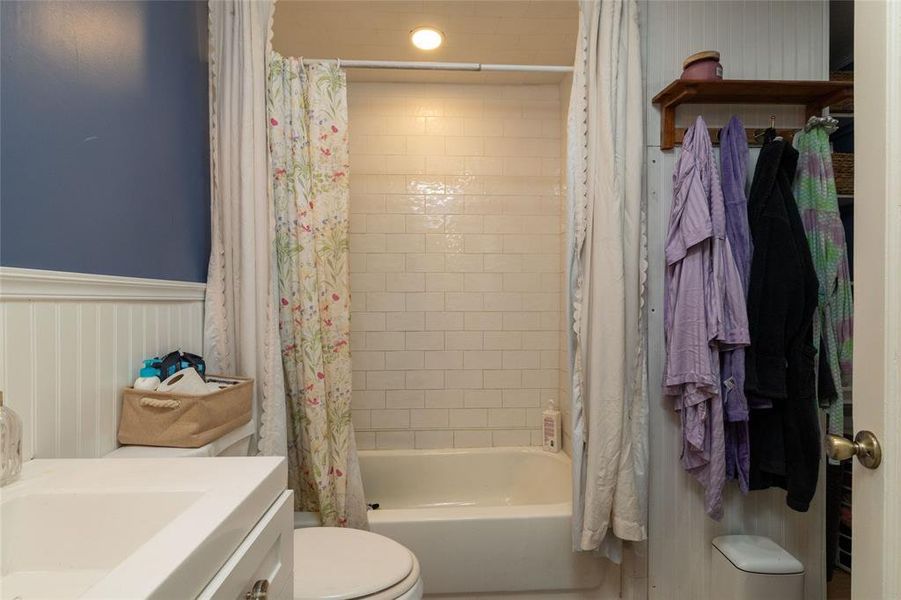 Furnished interior view inside a new home in , Weatherford (Image 14).