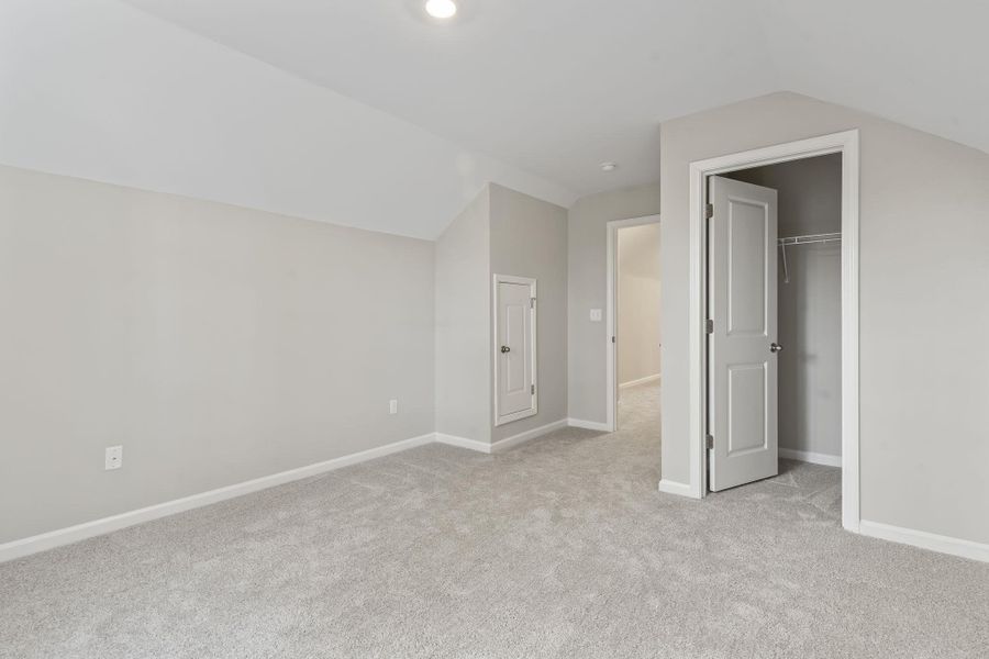 Spacious, unfurnished interior of a new home in White Oak Estates, Conway (Image 36).