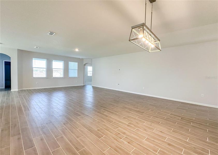 Spacious, unfurnished interior of a new home in , Winter Garden (Image 17).