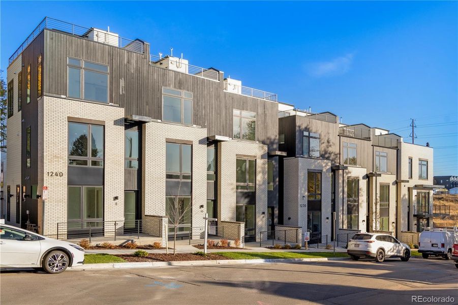 Condo located in Denver, CO showcasing its design and architecture (Image 2).