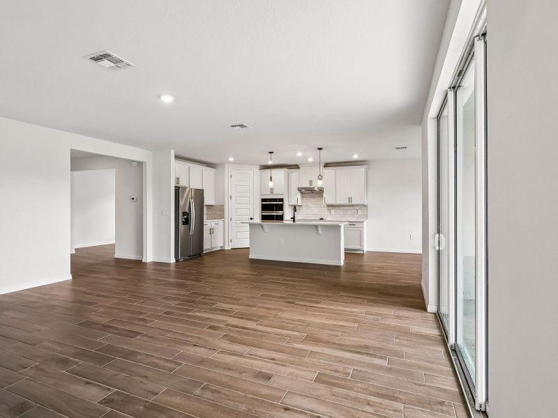 Spacious, unfurnished interior of a new home in The Grove at Stuart Crossing - Signature Series, Bartow (Image 11). Spacious, unfurnished interior of a new home in The Grove at Stuart Crossing - Signature Series, Bartow (Image 11).