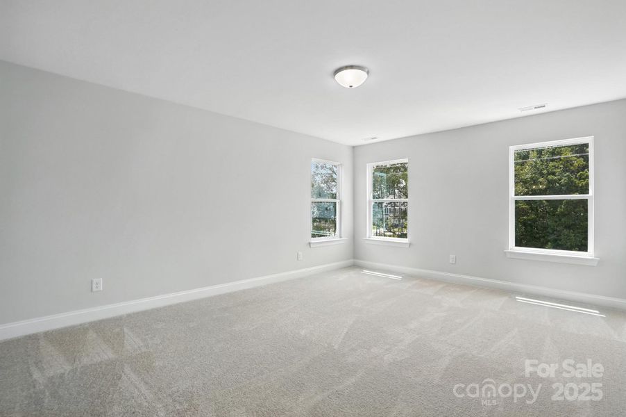 Spacious, unfurnished interior of a new home in Hampton Woods, Charlotte (Image 23).