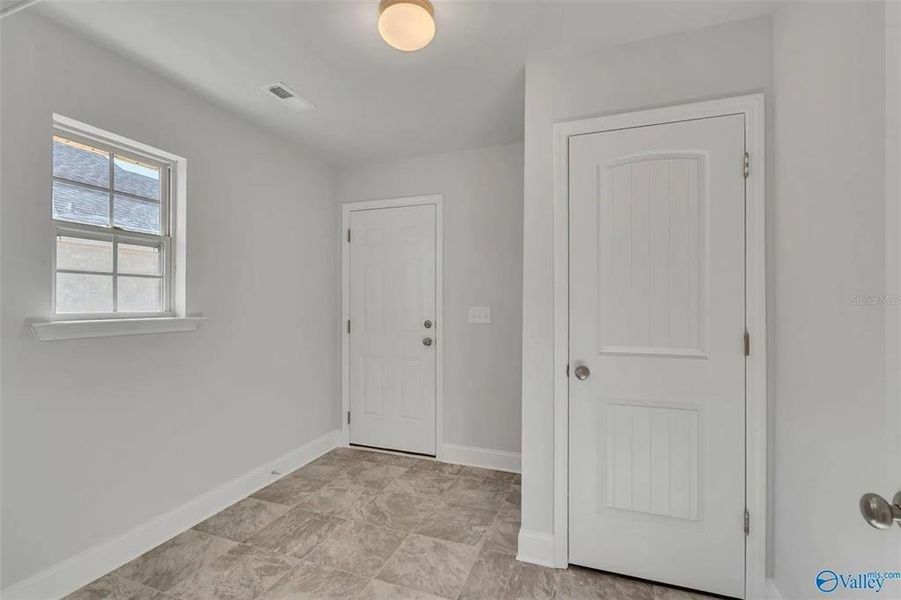 Spacious, unfurnished interior of a new home in Kirkland Farms, Alachua (Image 14).