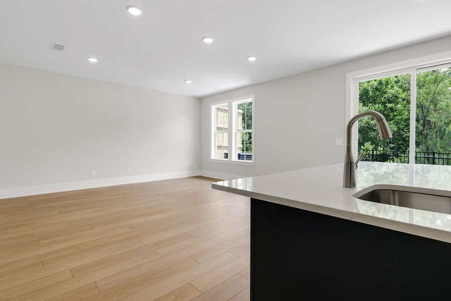 Spacious, unfurnished interior of a new home in Echo Park, Suwanee (Image 31).