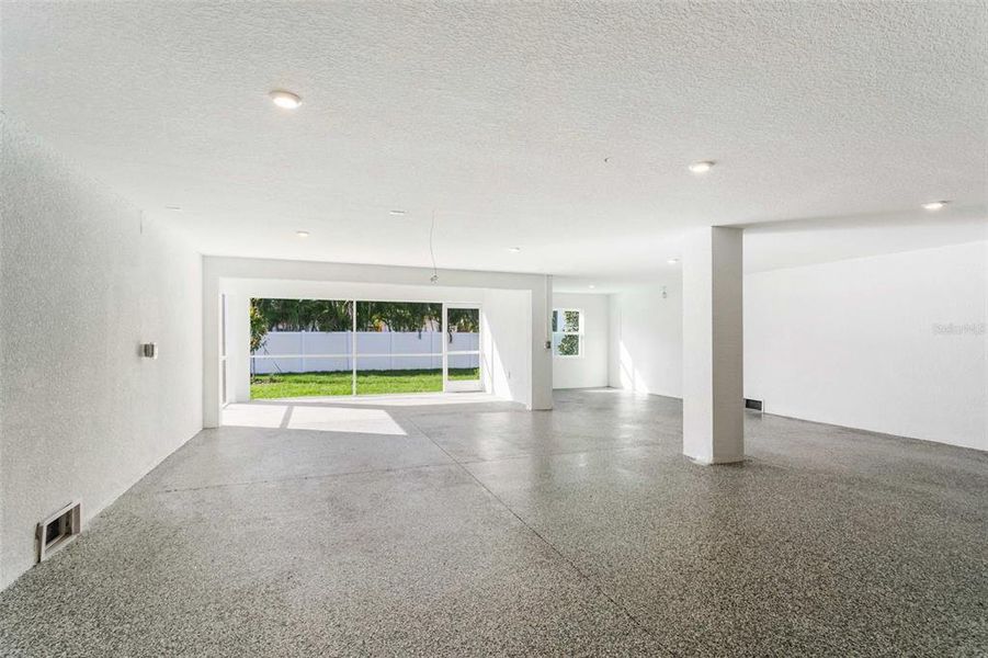 Spacious, unfurnished interior of a new home in , St. Petersburg (Image 19).