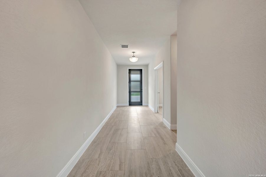 Spacious, unfurnished interior of a new home in Davis Ranch 60', San Antonio (Image 48). Spacious, unfurnished interior of a new home in Davis Ranch 60', San Antonio (Image 48).