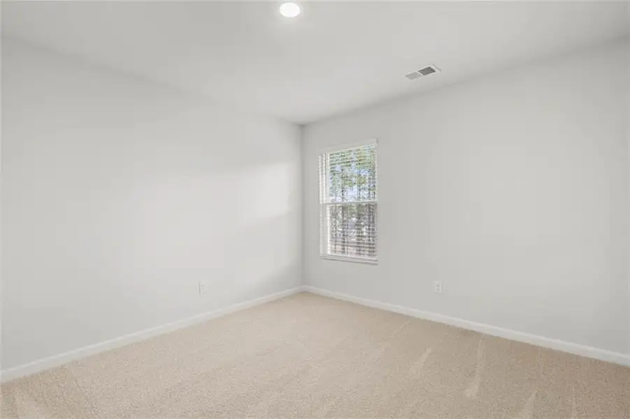 Spacious, unfurnished interior of a new home in Shoal Creek, Hampton (Image 26).