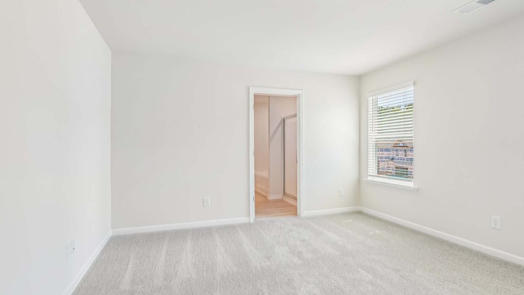 Spacious, unfurnished interior of a new home in Fergus Crossing, York (Image 26).