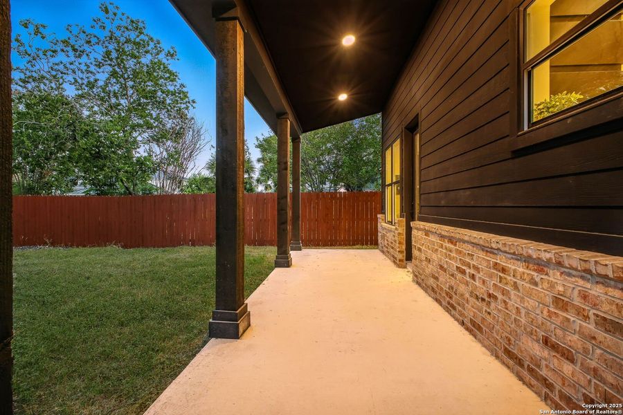 Spacious, unfurnished interior of a new home in , San Antonio (Image 18).