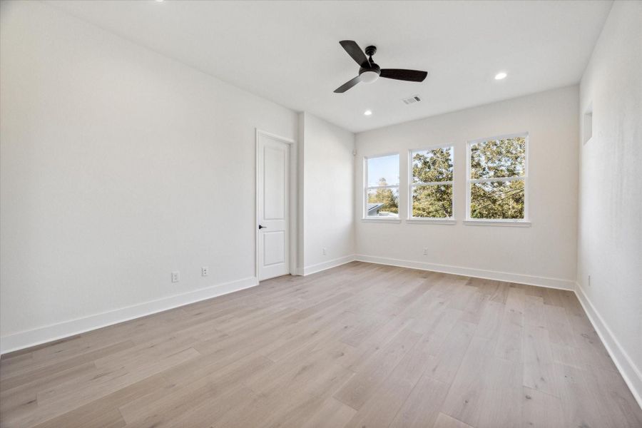 Spacious, unfurnished interior of a new home in , Houston (Image 28).