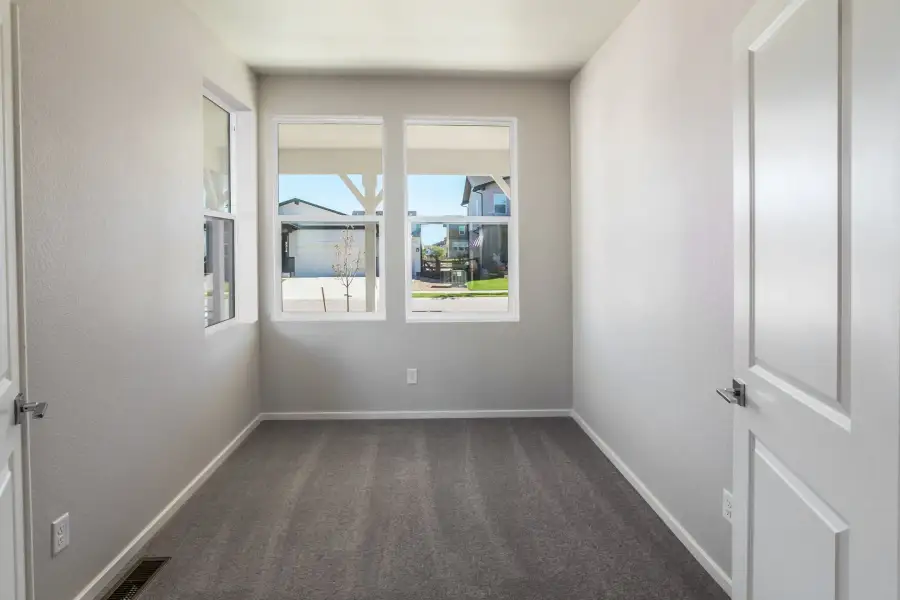 Spacious, unfurnished interior of a new home in Trailside, Timnath (Image 24).
