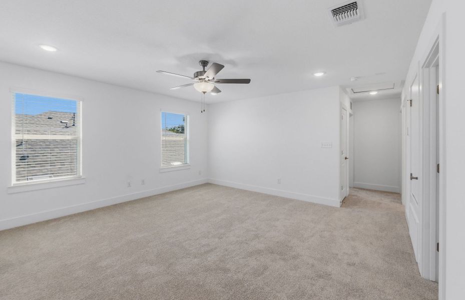 Spacious, unfurnished interior of a new home in Saddleback at Santa Rita Ranch, Liberty Hill (Image 30).