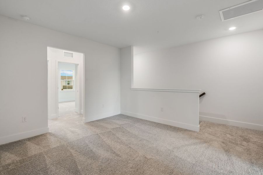 Spacious, unfurnished interior of a new home in Magnolia Reserve, Ocoee (Image 7).