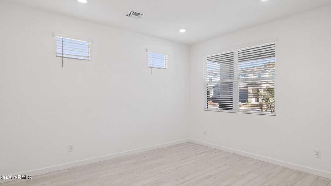 3985_Phoenician_Lot 2078_Aloravita_Peori