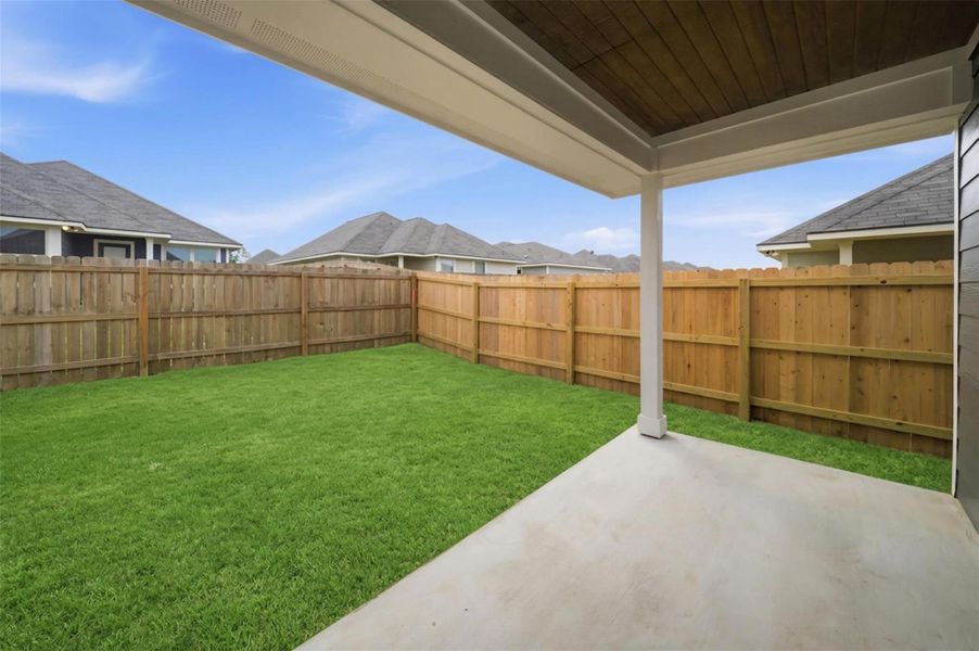 Exterior details and patio area of a home in , Navasota (Image 17).