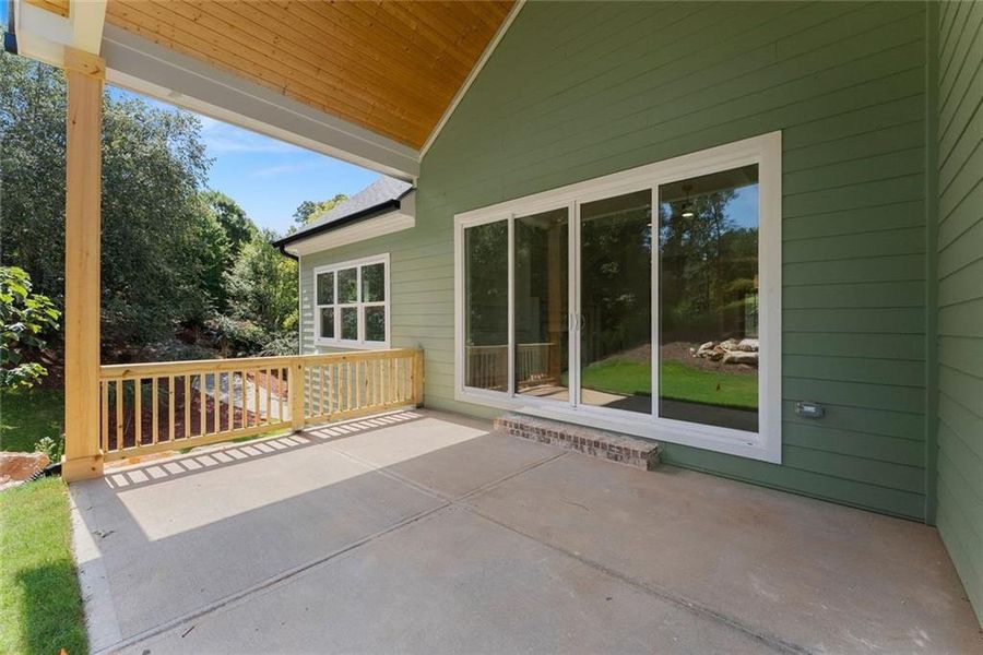 Exterior details and patio area of a home in , Gainesville (Image 24).