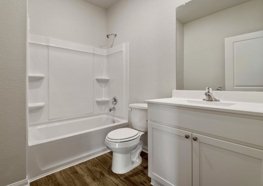 Secondary bathroom with a shower/tub combination