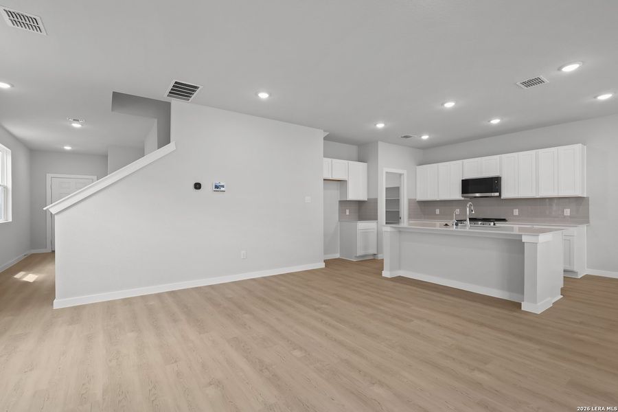 Spacious, unfurnished interior of a new home in Park Place, New Braunfels (Image 16).