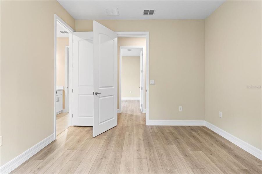 Spacious, unfurnished interior of a new home in , Ocala (Image 29).