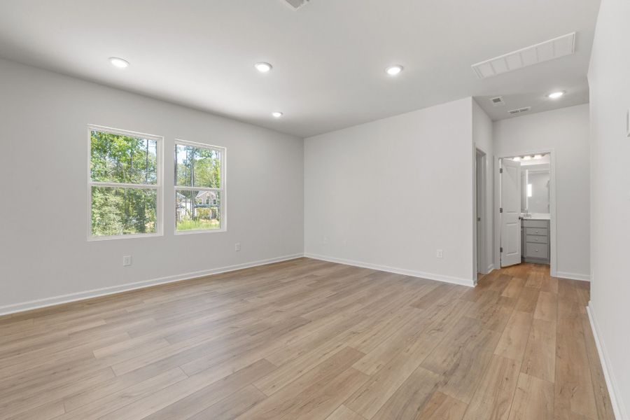 Spacious, unfurnished interior of a new home in Wimberly, Willow Spring (Image 26).