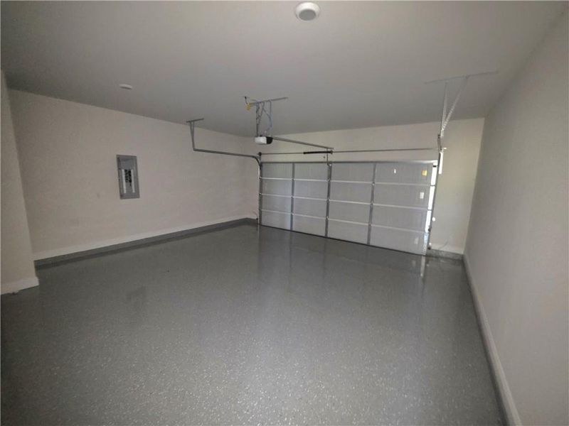 Spacious, unfurnished interior of a new home in Hellen Valley, Braselton (Image 12).