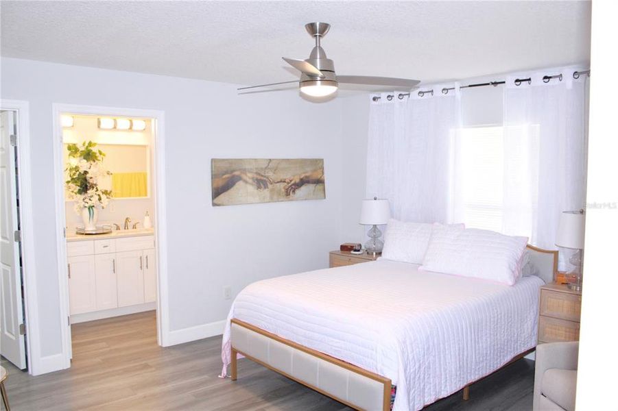 Furnished interior view inside a new home in , Dunnellon (Image 37).