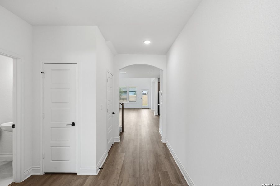 Spacious, unfurnished interior of a new home in Davis Ranch, San Antonio (Image 29). Spacious, unfurnished interior of a new home in Davis Ranch, San Antonio (Image 29).