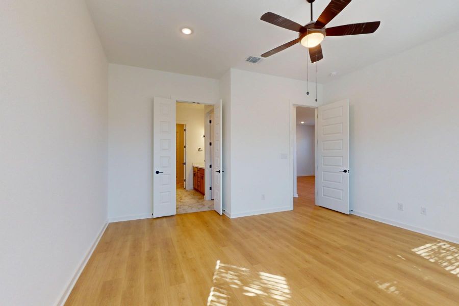 Spacious, unfurnished interior of a new home in Heritage, Dripping Springs (Image 24).