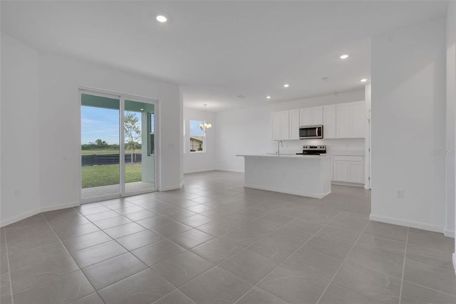 Spacious, unfurnished interior of a new home in , Deland (Image 19).