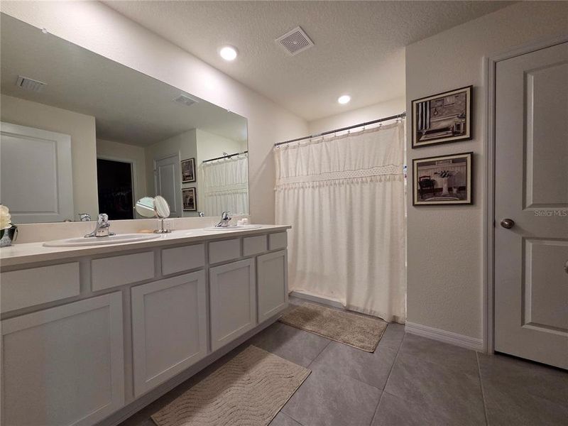 Furnished interior view inside a new home in Hernando County Spot Lots, Spring Hill (Image 18).
