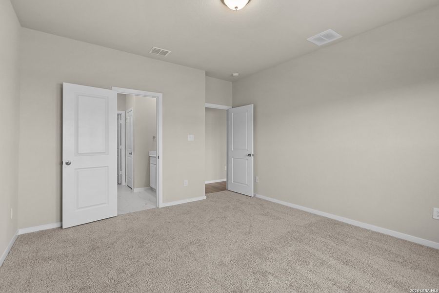 Spacious, unfurnished interior of a new home in Summerlin, San Antonio (Image 36).