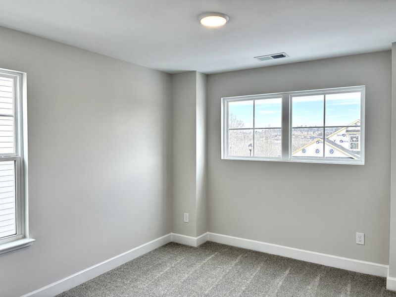 Spacious, unfurnished interior of a new home in Holly Ridge, Greenville (Image 21).