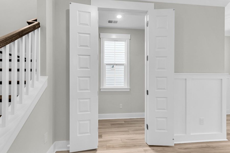 Spacious, unfurnished interior of a new home in Pineland Preserve, Summerville (Image 19).