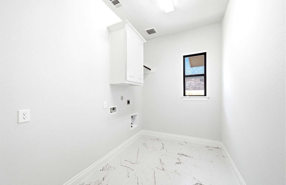Spacious, unfurnished interior of a new home in The Highlands 55′, Porter (Image 35).