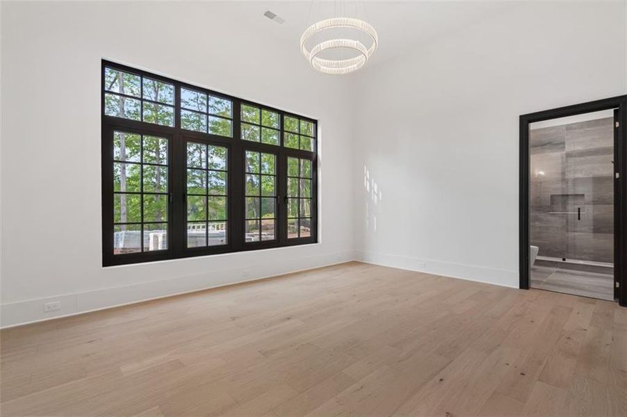 Spacious, unfurnished interior of a new home in , Alpharetta (Image 59).