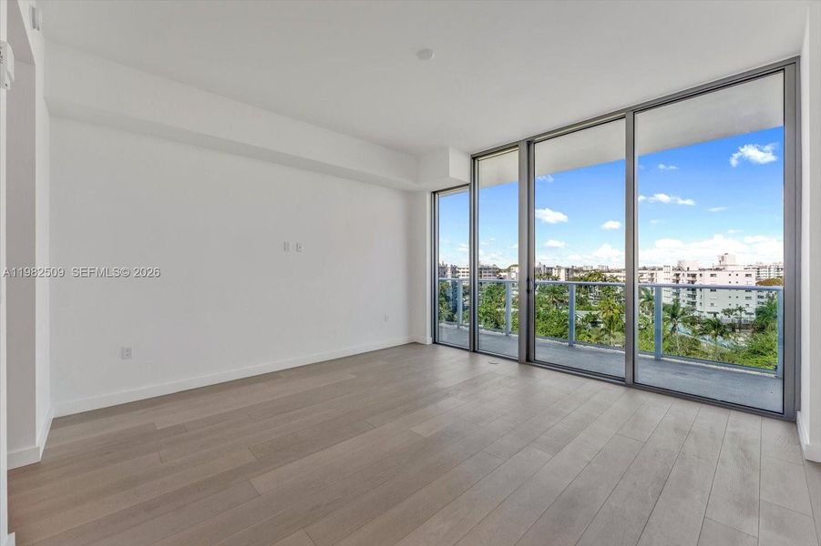 Spacious, unfurnished interior of a new home in , Bay Harbor Islands (Image 10).