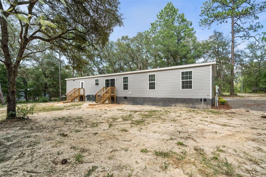 Exterior details and patio area of a home in , Dunnellon (Image 14).